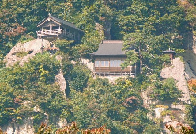 閑 さや 岩 に しみ入る 蝉 の 声 意味